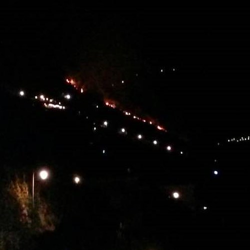 Piromani in azione a Praiano, altra notte di fuoco in Costiera