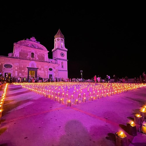 Più di 3mila fiaccole a illuminare Praiano: da stasera torna la Luminaria di San Domenico