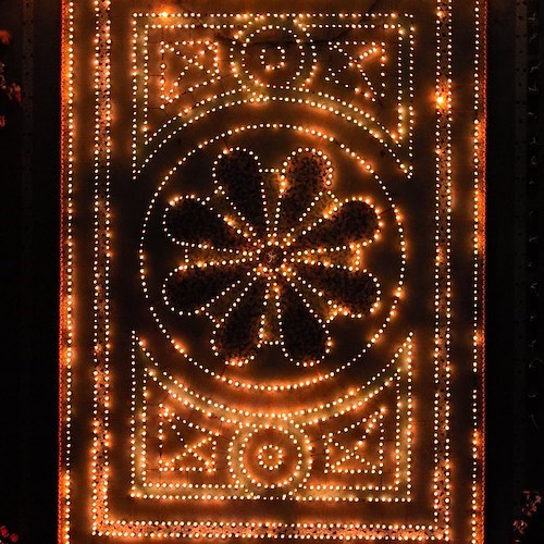 Più di 3mila fiaccole a illuminare Praiano: da stasera torna la Luminaria di San Domenico