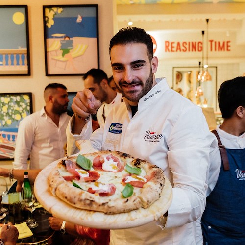Il premio speciale per il Pizzaiolo Emergente va a Vincenzo Nese<br />&copy; Vasame Sorrento