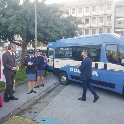 Polizia di Stato in visita al Ruggi per gli auguri ai bambini ricoverati 