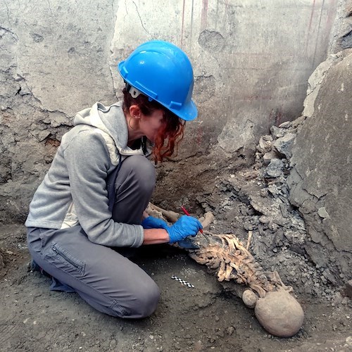 Pompei, nuove vittime emergono dallo scavo dei Casti Amanti