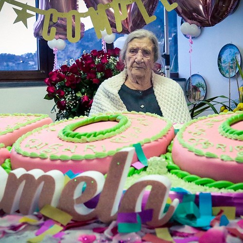 Pontone in festa per i 100 anni di nonna Maria Carmela, l'ultima "formichella"