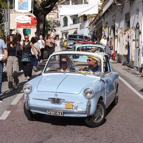 Positano, grande partecipazione al Meeting FIAT 500 dedicato a Tonino Ercolano /FOTO