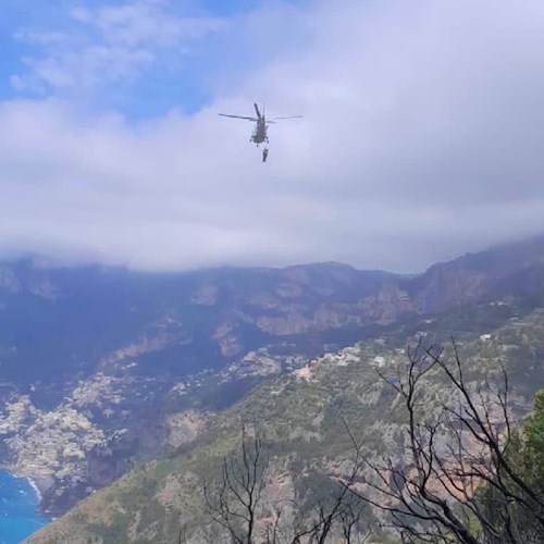 Positano, si provoca grave ferita sul Sentiero degli Dei: turista trasferita in elicottero al "Ruggi"
