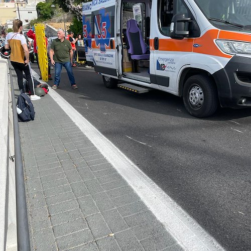 Praiano, due scooter si scontrano frontalmente: intervento dell'ambulanza