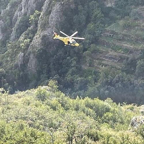 Praiano, infortunio a turista lungo un sentiero. Intervengono CNSAS e elisoccorso 118