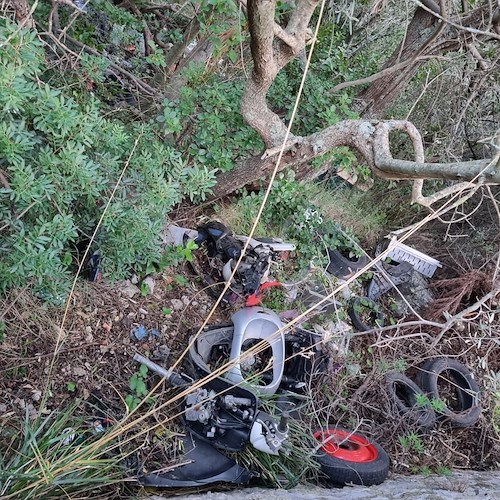 Praiano, sequestrata una discarica abusiva di motoveicoli