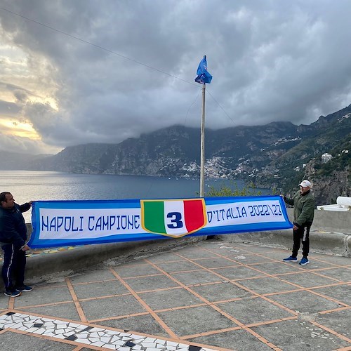 Praiano si tinge d'azzurro per celebrare lo scudetto del Napoli /FOTO