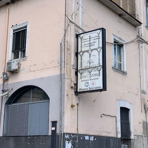 Precipita dal balcone, nulla da fare per giovane donna. Cava de’ Tirreni sotto choc 