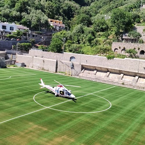 Precipita per 15 metri sul Sentiero degli Dei, elisoccorso a Positano per turista straniero