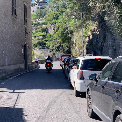 Primo lunedì di ottobre da bollino nero in Costa d'Amalfi: senza targhe alterne "liberi tutti"