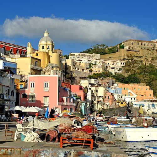 Procida 2022, alla Corricella il Coro del San Carlo: l'opera racconta le storie del mare