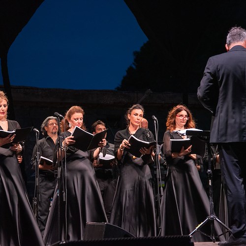 Procida 2022, alla Corricella il Coro del San Carlo: l'opera racconta le storie del mare