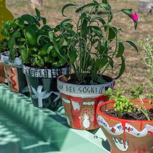 Procida 2022, il giardino del carcere rinasce coi bambini. Intervenuta anche la ministra Dadone