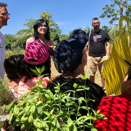 Procida 2022, il giardino del carcere rinasce coi bambini. Intervenuta anche la ministra Dadone