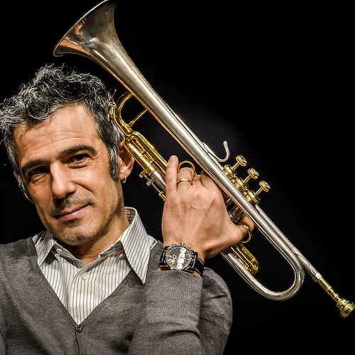 Procida 2022: il Premio Centum al trombettista Paolo Fresu: «Con la musica ha saputo rilanciare la sua terra natale» 