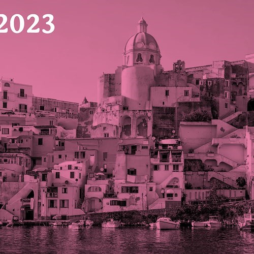 Procida 2022, il saluto della Capitale è un inno al futuro: bici, volontari e installazioni luminose per la chiusura di un anno straordinario 