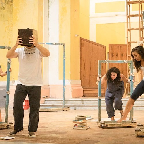 Procida 2022, il teatro lo fanno i cittadini: in scena “L’immortale” di Borges