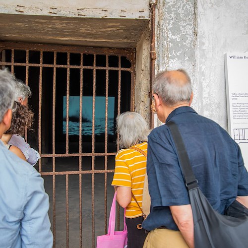 Procida 2022, inaugurata "SprigionArti": l'arte contemporanea invade il vecchio carcere 
