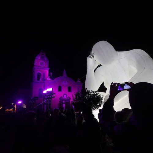 Procida 2022, l’energia di 200 cittadini alimenta il palco della grande festa finale /FOTO