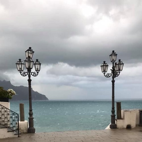 Protezione civile Campania: dalla mezzanotte allerta meteo Gialla su Napoli, Isole e Costiera Amalfitana