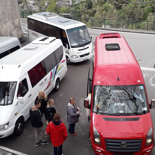 Ravello, ancora caos e disagi ad aree manovra bus: referenti SITA annunciano sospensione servizio [FOTO]
