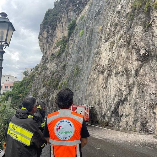 Ravello, caduta massi in località Castiglione: istituito senso unico alternato sulla Statale Amalfitana