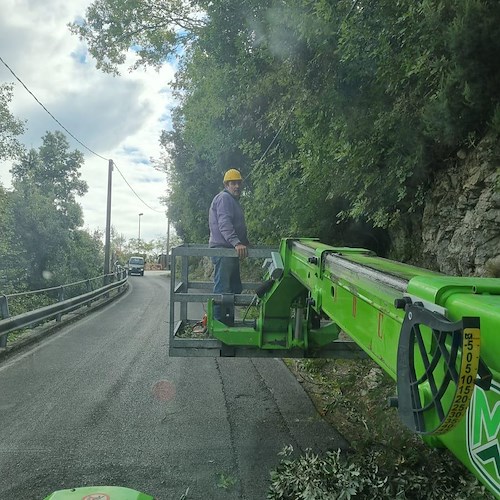 Ravello, cittadini impegnati nella pulizia di strade e verde pubblico a Sambuco [FOTO]