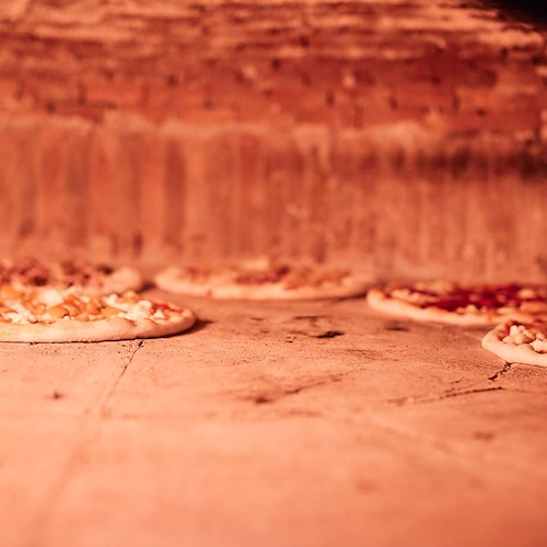 Ravello, dall'orto alla tavola: nelle pizze di Giuliana il sapore autentico di natura e tradizione 
