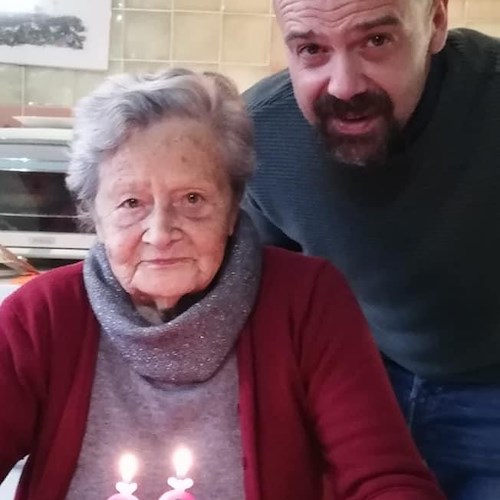 Ravello, gioia per i 90 anni della signora Annamaria Cantarella