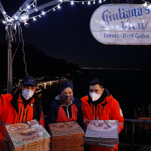 Ravello, Giuliana riapre per il delivery. Prime pizze per volontari Millenium