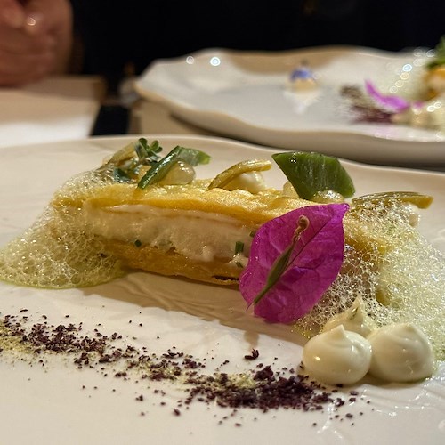 Baccalà mantecato con panelle, taccole marinate e polvere di rapa rossa<br />&copy; Massimiliano D'Uva