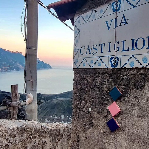 Ravello, per la "Giornata Mondiale dei Colori" apposte le mattonelle segnaletiche sui sentieri montani