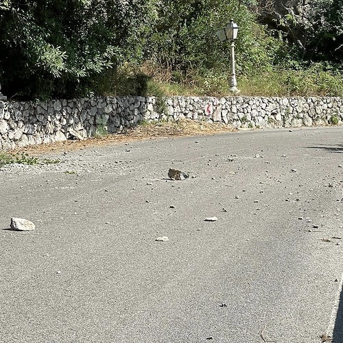 Ravello, piovono pietre sulla strada. Pericolo scampato a Cigliano [FOTO]