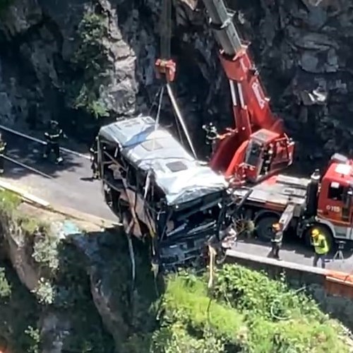 Ravello, recuperato il bus del tragico incidente dell’8 maggio: adesso si potrà procedere a perizie