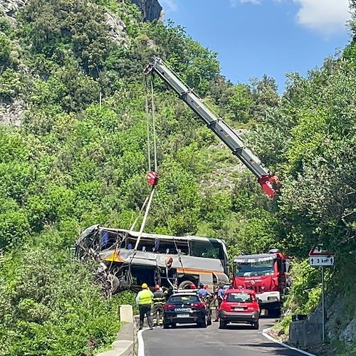 Ravello, recuperato il bus del tragico incidente dell’8 maggio: adesso si potrà procedere a perizie