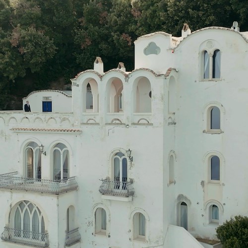 “Ravello Rendez-Vous”: il cortometraggio su Gore Vidal e La Rondinaia, la villa a strapiombo sul mare della Costiera Amalfitana /TRAILER