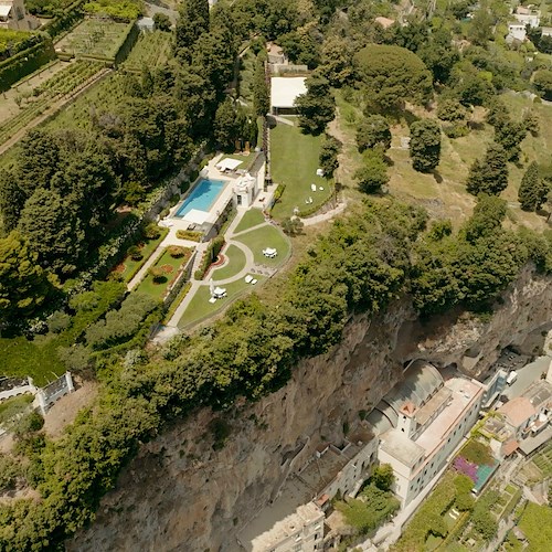 “Ravello Rendez-Vous”: il cortometraggio su Gore Vidal e La Rondinaia, la villa a strapiombo sul mare della Costiera Amalfitana /TRAILER