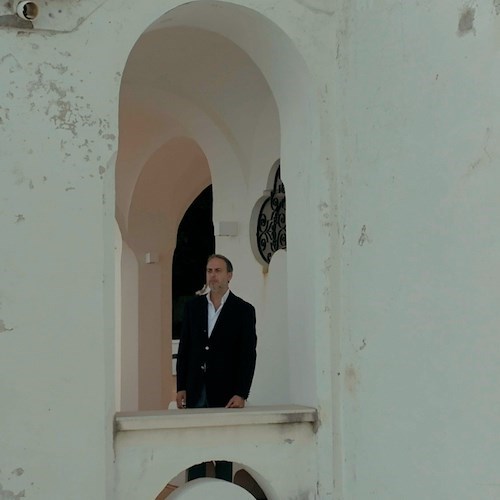 “Ravello Rendez-Vous”: il cortometraggio su Gore Vidal e La Rondinaia, la villa a strapiombo sul mare della Costiera Amalfitana /TRAILER