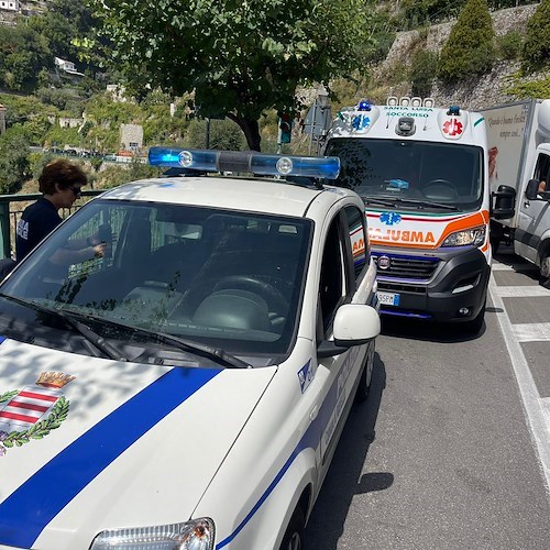 Ravello: scooter scivola sulle bande sonore, coppia al Pronto soccorso