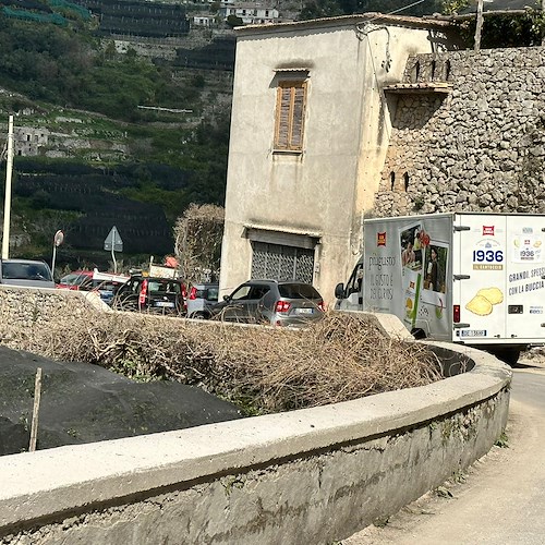 Ravello, semafori in tilt a Civita: traffico bloccato per oltre un’ora /FOTO e VIDEO