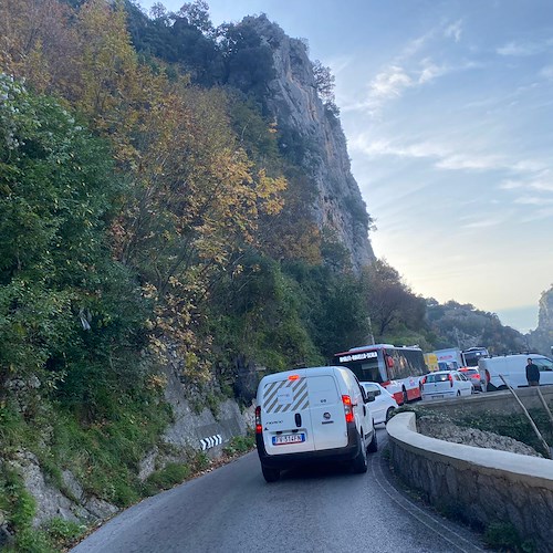 Ravello: semafori spenti a Civita creano disagi e ritardi