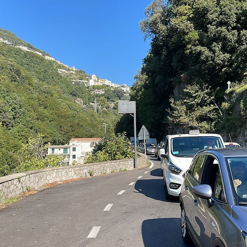 Ravello: semaforo in tilt, traffico a Civita 