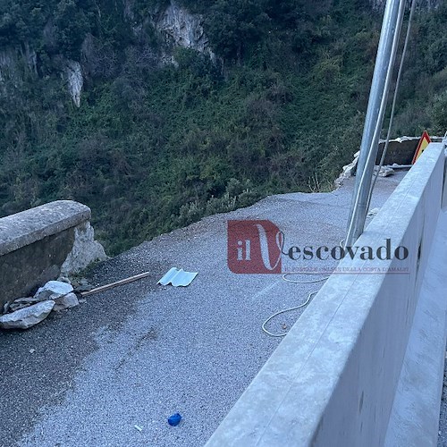 Ravello: SR 373 riaperta ai mezzi superiori agli 8 metri, ma l'asfalto non è stato sostituito<br />&copy; Massimiliano D'Uva