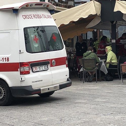 Ravello, turista colta da malore in piazza: intervento dell’ambulanza