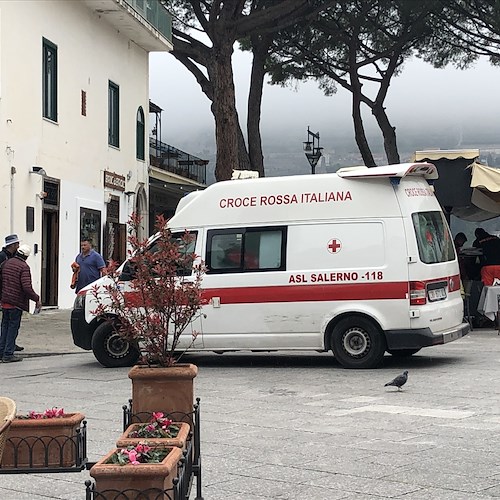 Ravello, turista colta da malore in piazza: intervento dell’ambulanza