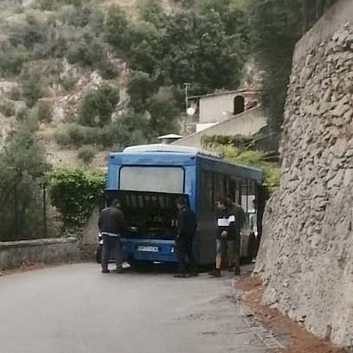 Ravello: vecchio bus Sita in avaria, traffico in tilt a Civita [FOTO]