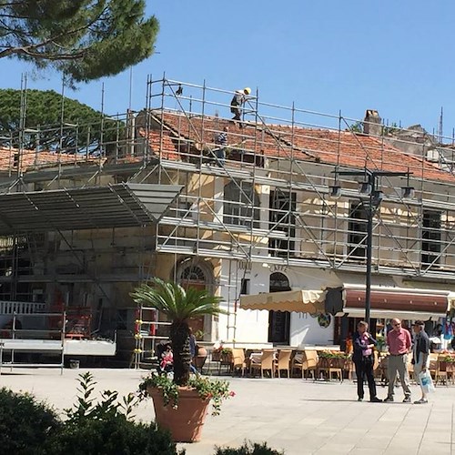 Ravello: via ultimi ponteggi, terminati restauri al palazzotto di piazza Vescovado [FOTO]