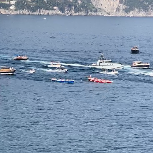 Regata, Genova si aggiudica la vittoria del mini-palio remiero con equipaggi misti. Amalfi terza /VIDEO